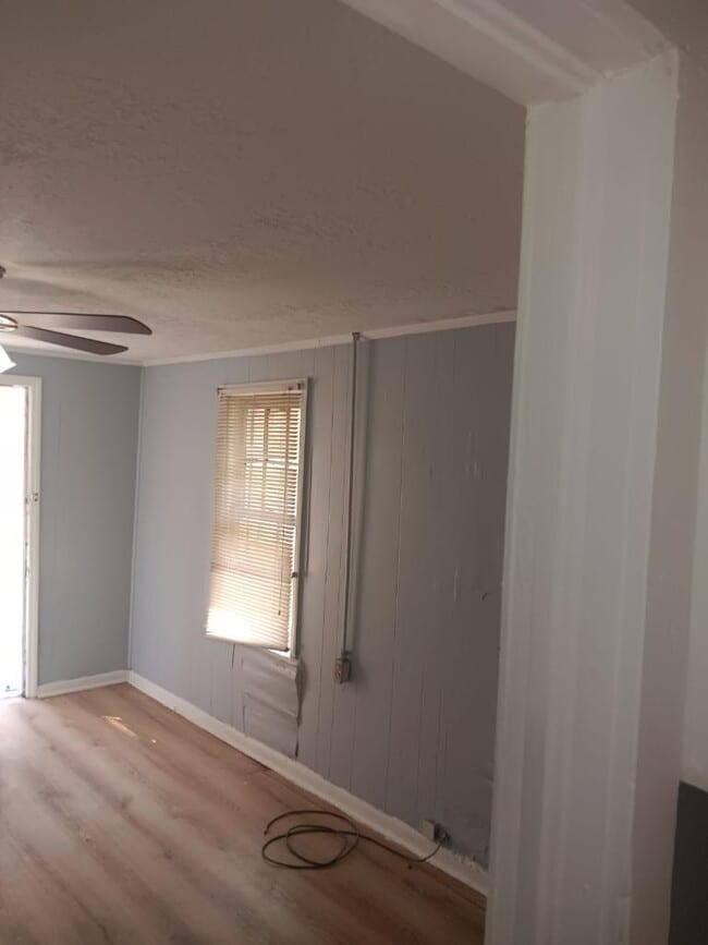 Building Photo - 2 bed 1 bath - Welcome to 409 Campbell Street
