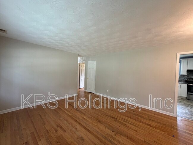 Building Photo - 105 Janet Dr