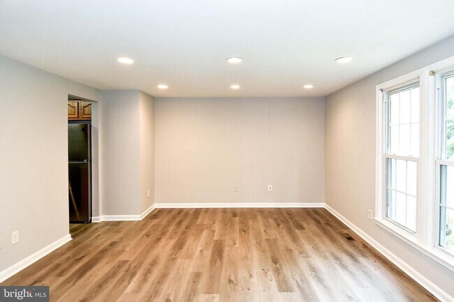 Building Photo - Available immediately!