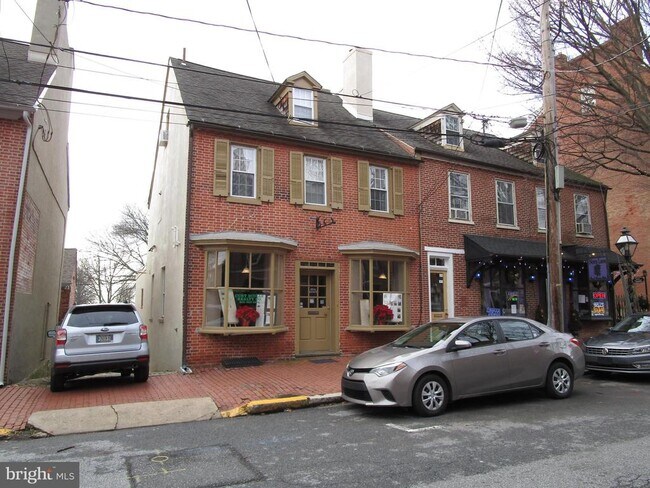 Building Photo - 120 Delaware St