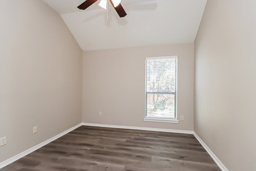 Building Photo - 13323 Lake Passage Ln