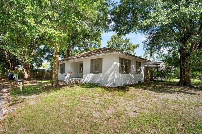 Building Photo - 708 E Brawin Ave