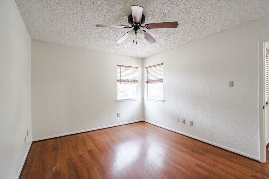 Building Photo - Room in Condo on Beauregard Cir