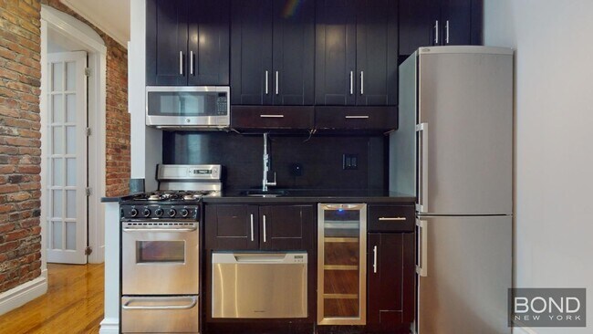 Building Photo - 432 E 13th St