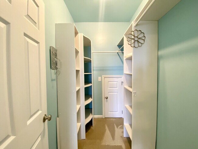 Building Photo - Spacious, Four Bedroom Townhouse With a View!