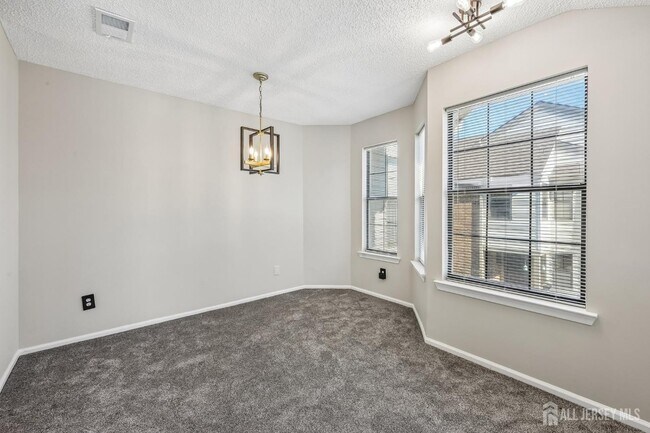 Building Photo - 3015 Lighthouse Ln