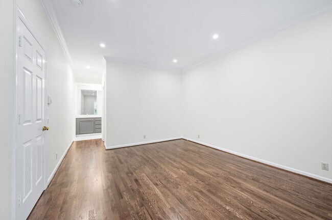 Building Photo - Awesome 3BE/2BA home in the heart of Green...