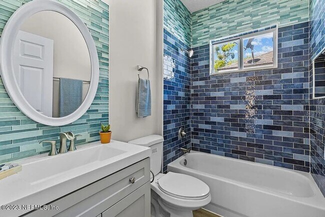 Building Photo - 3 Bedroom 2 Bathroom in Oakleaf Plantation