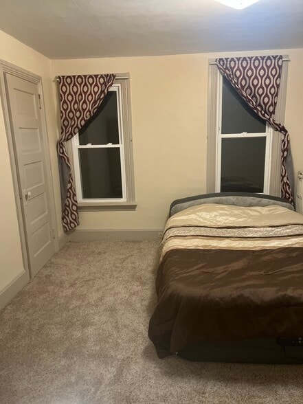 Front bedroom - 35 S Rosanna St