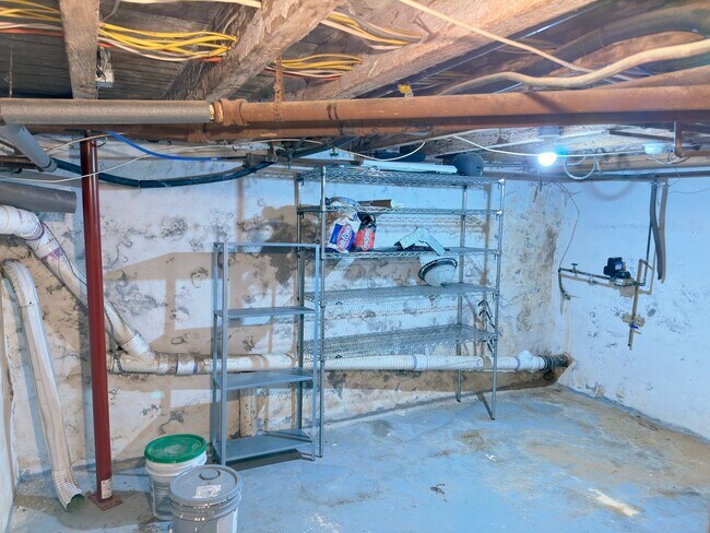 Building Photo - 1232 N Hancock St