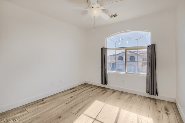 Building Photo - 9753 Silver Lasso St