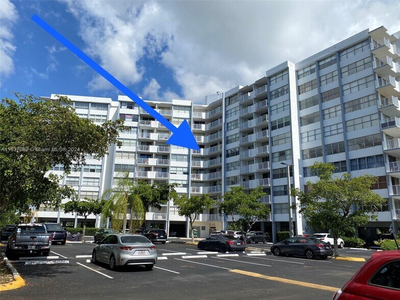 Building Photo - 1300 NE Miami Gardens Dr