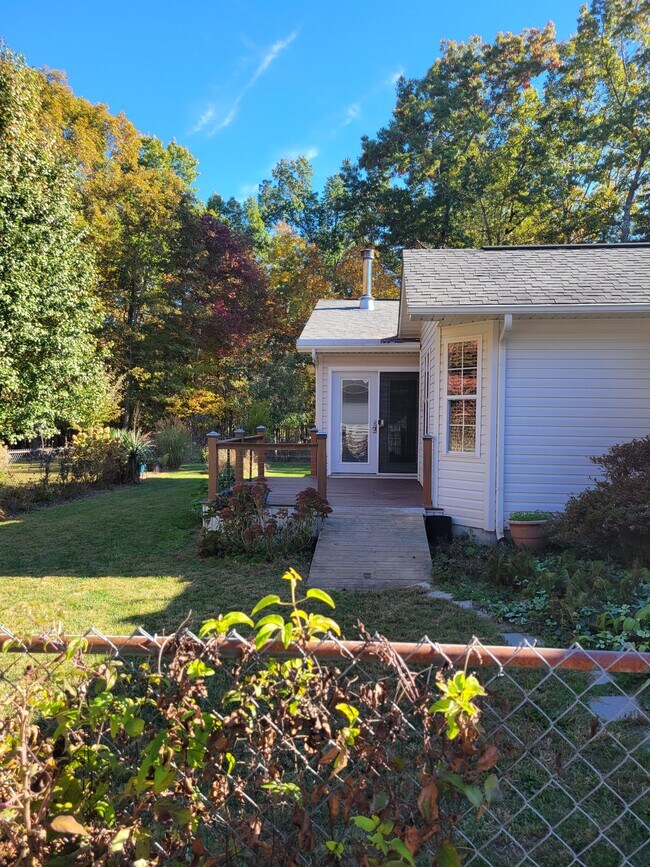 Building Photo - 71 Crest Cir