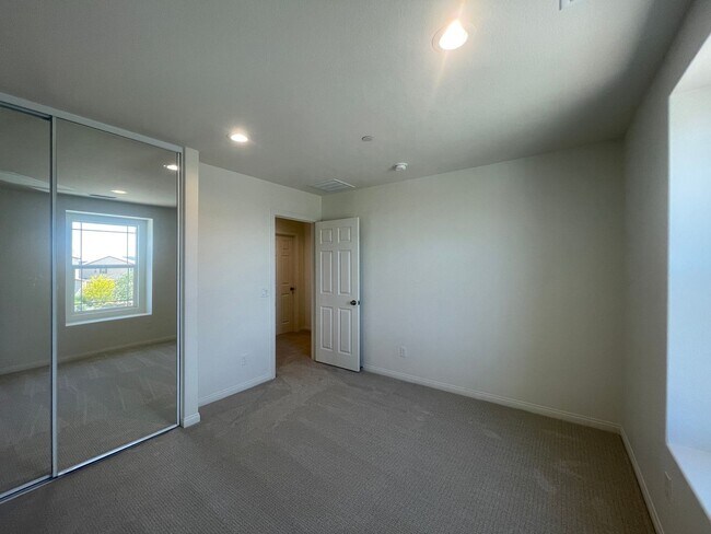 Building Photo - Victorville New Construction 5 bedroom!