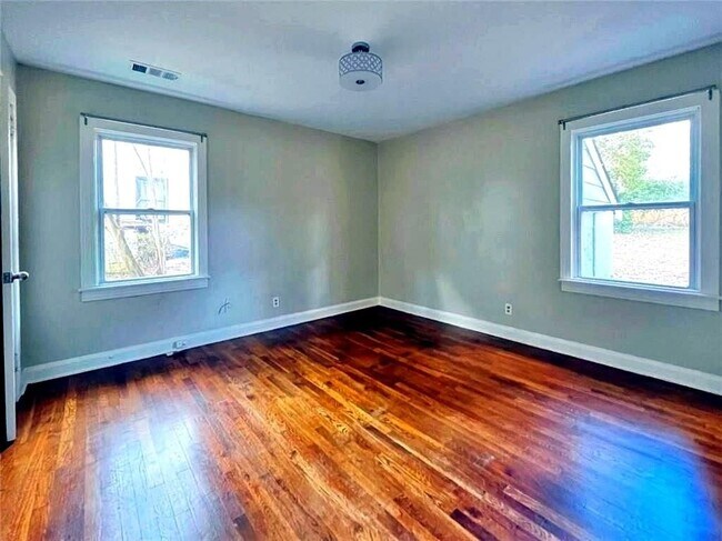 Building Photo - 1449 Lynford Dr SW
