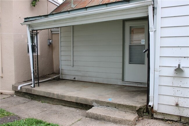 Building Photo - 243 Oak St
