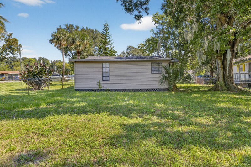 Building Photo - 1584 Selma Ave