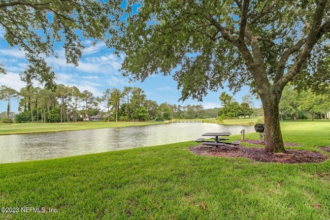 Building Photo - 13700 Richmond Park Dr N