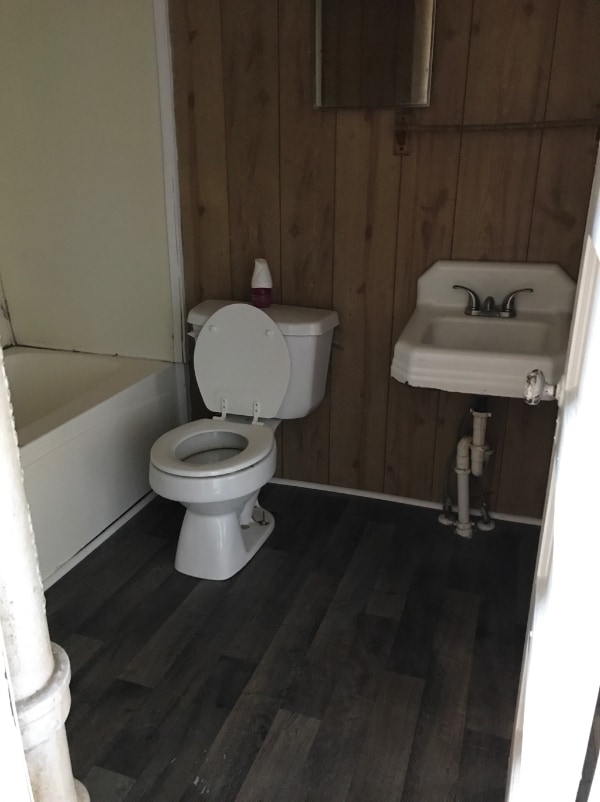 Building Photo - 2 Bedroom 1 Bathroom