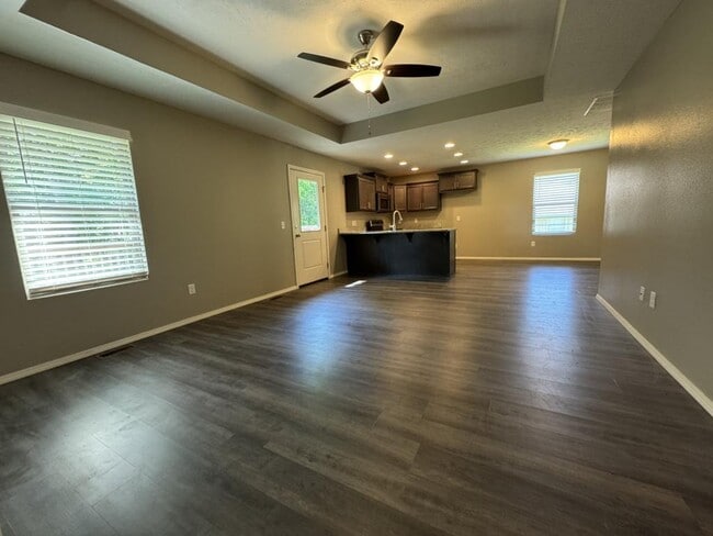 Building Photo - 5849 Geranium Ln