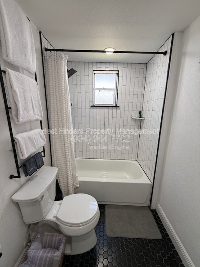 Building Photo - 2813 College St