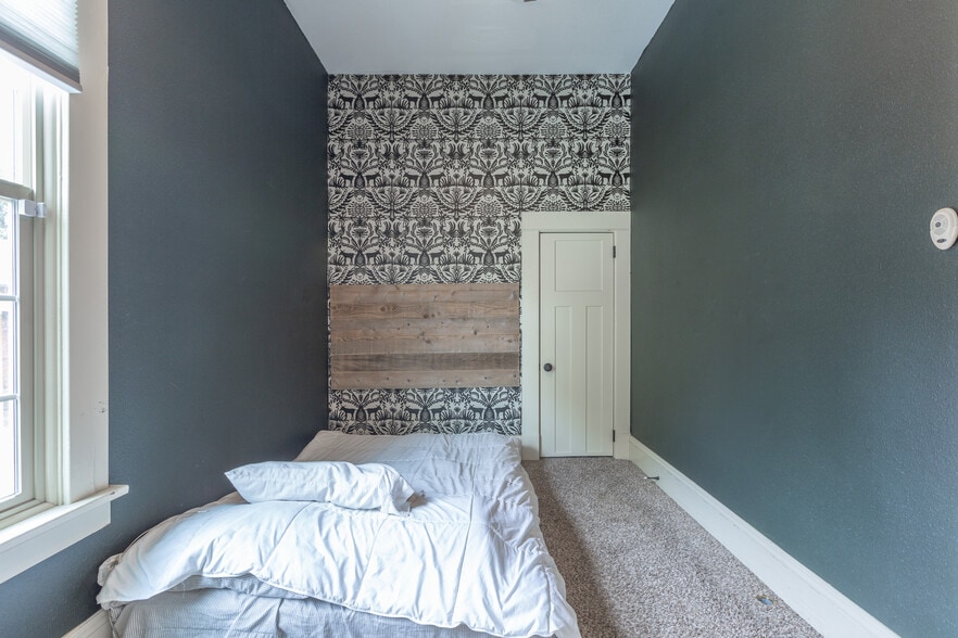 Building Photo - 3410 Q St