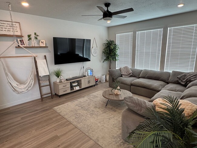 Building Photo - Beautiful NEW build, 4 bedroom 2 bathroom