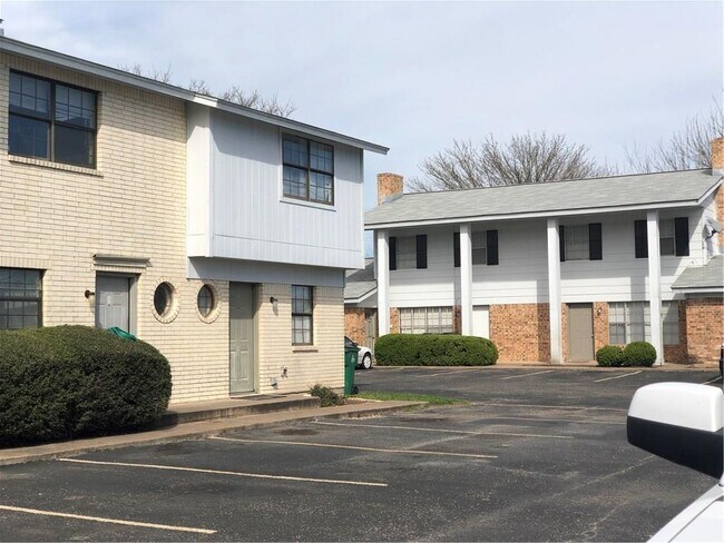 Primary Photo - 202 Dahlberg Blvd