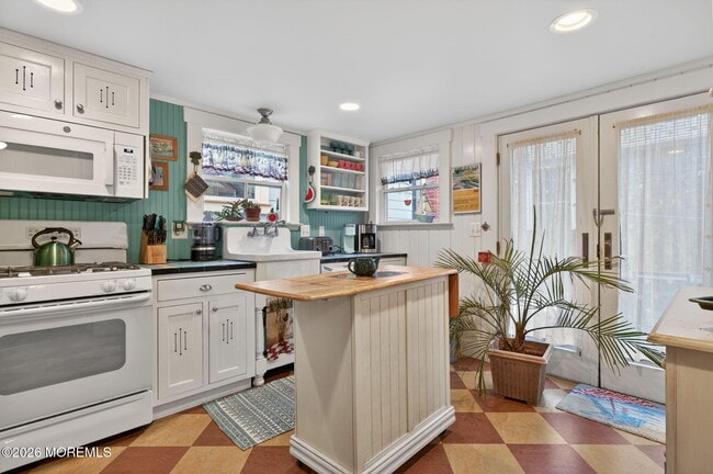 Building Photo - 81 Broadway