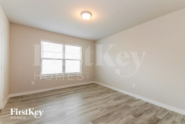 Building Photo - 623 Sophia Wy