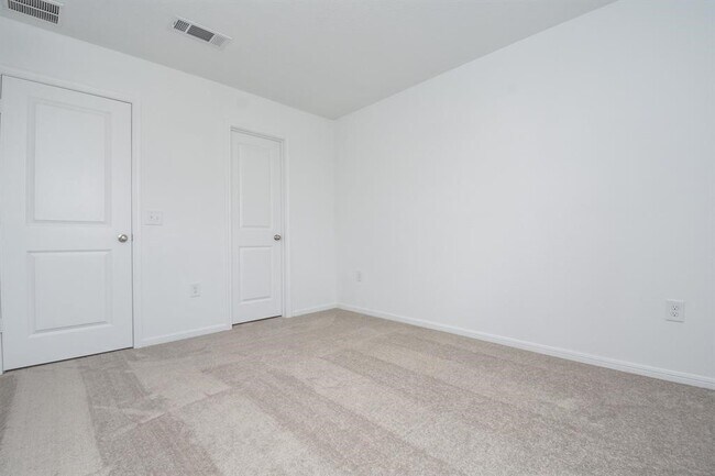 Building Photo - 16412 Big Hickory Dr