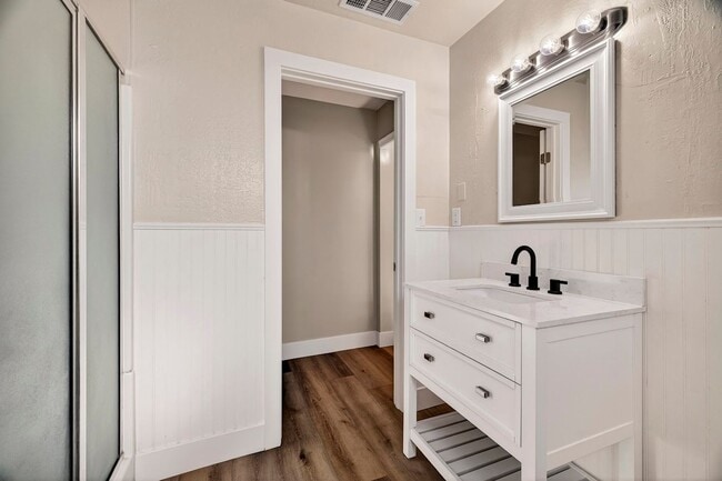 Building Photo - MOVE IN SPECIAL $3000 if lease signed by July 2026!!      3 Bedroom Home Close to CSUC!