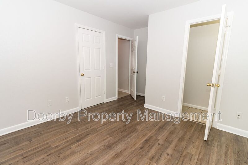 Building Photo - 1446 Bradt St