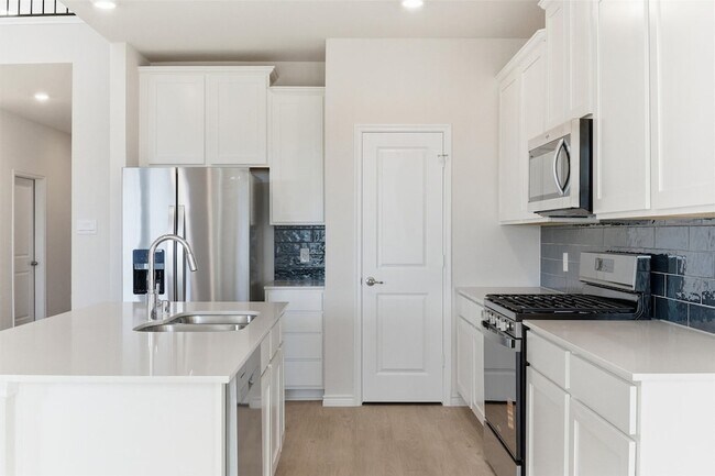 Building Photo - 115 Sophie Dr