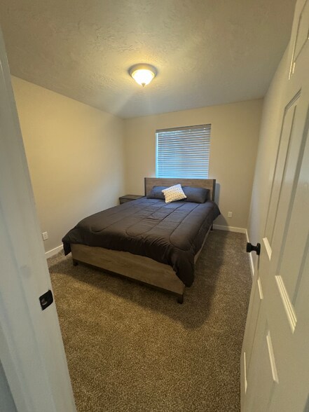 Building Photo - 427 SE Inlet Ave