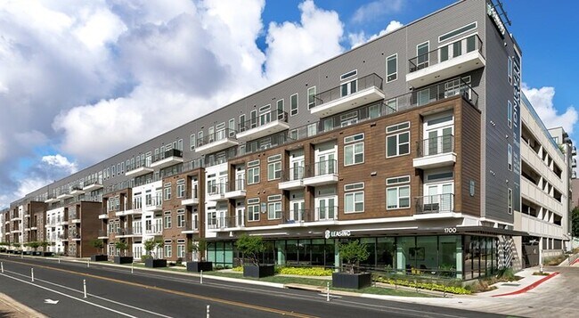 Building Photo - 1700 Willow Creek Dr