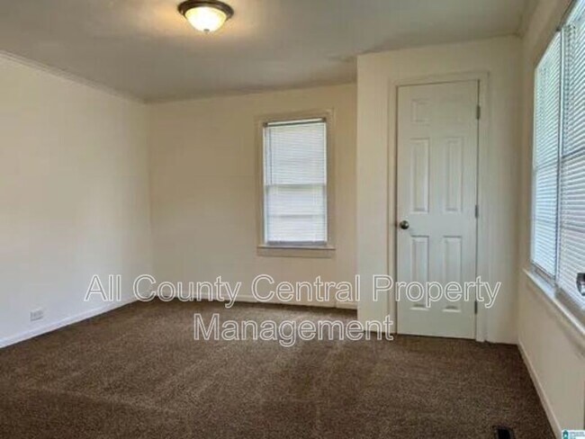 Building Photo - 5417 Holland Ave