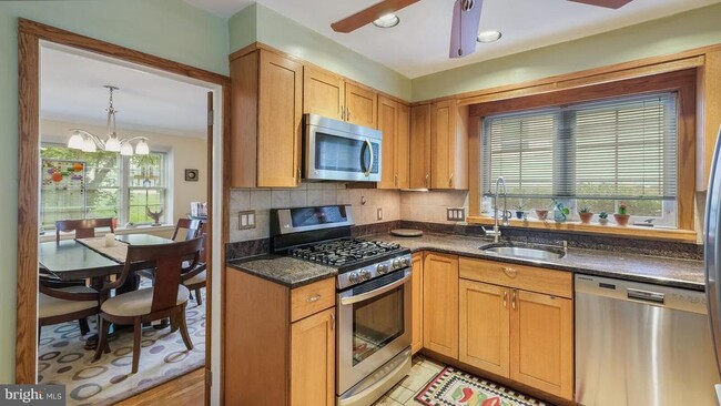 Building Photo - 646 Green Briar Rd