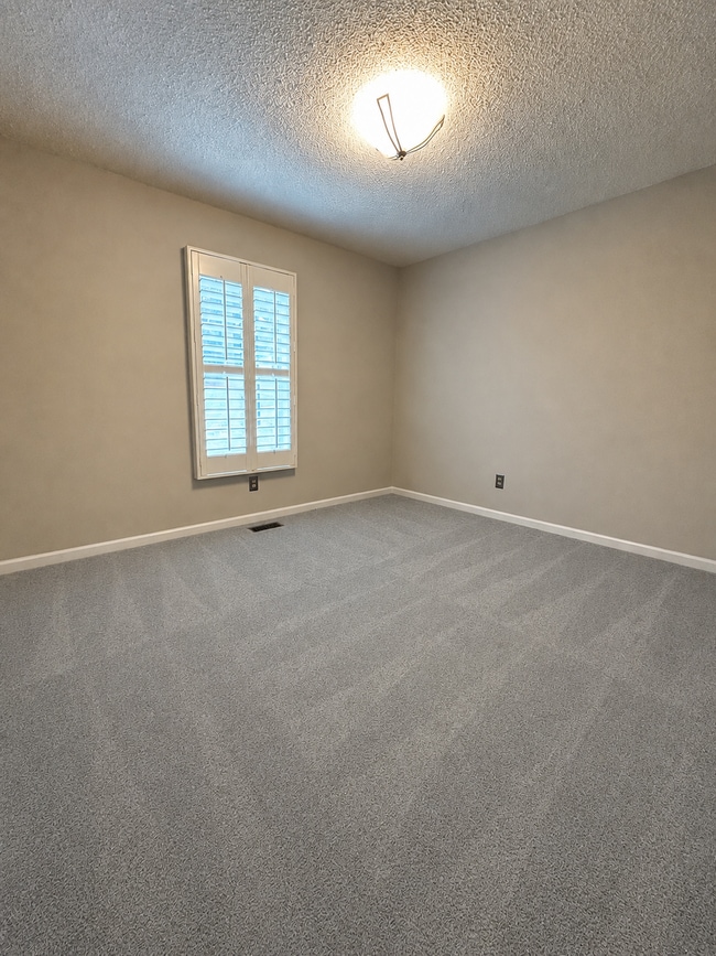 Building Photo - 3-Bedroom Ranch on 1 Acre in Oxford