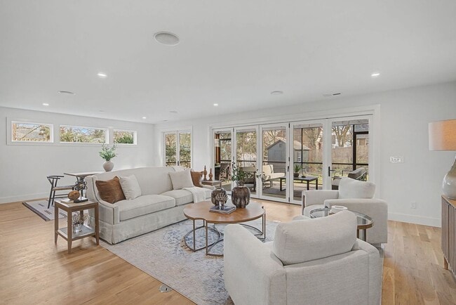 Building Photo - Stunning 5BR/3.5BA historic home located near Hillsboro Village!