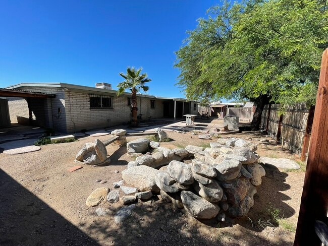 Building Photo - 7655 E Tulip Tree St