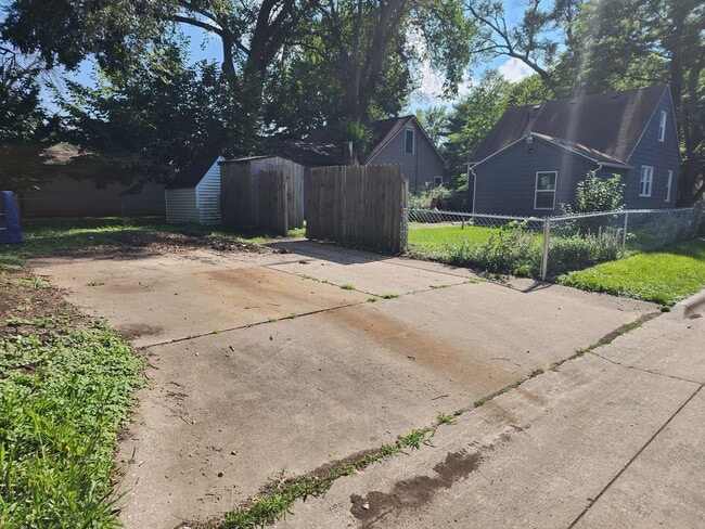 Building Photo - Remodeled Two Bedroom House!