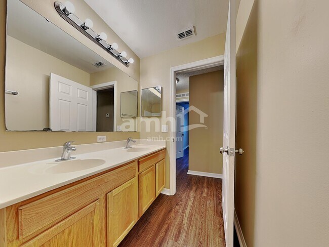 Building Photo - 16452 Corner Lake Dr