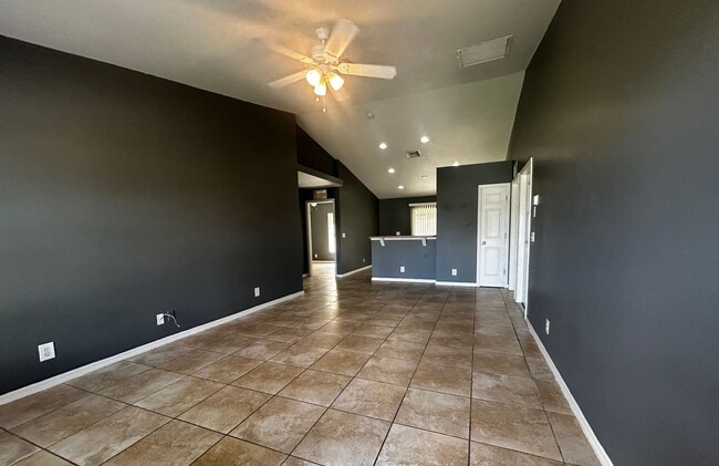 Building Photo - Charming 3-Bedroom Home with Screened Lana...