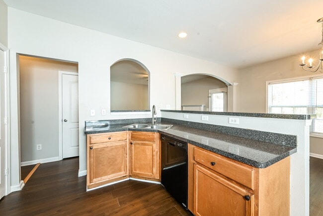 Building Photo - 7063 Grand Hickory Dr