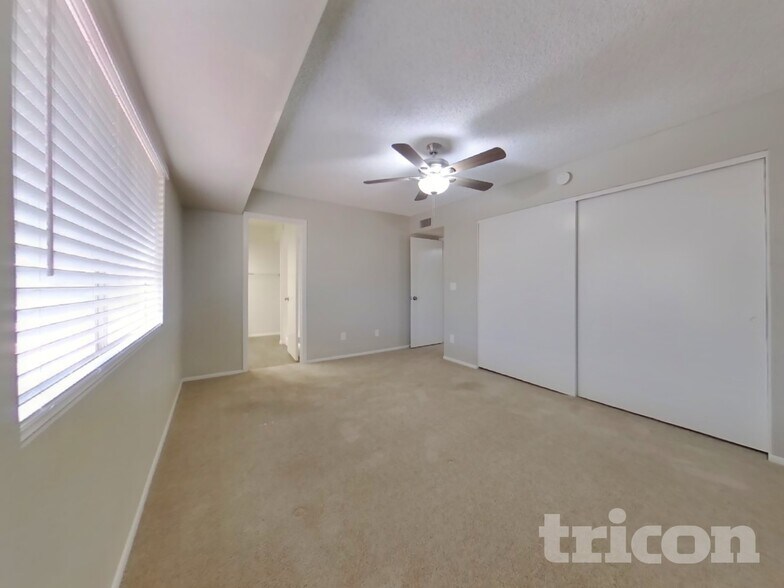 Building Photo - 1010 W Blackhawk Dr