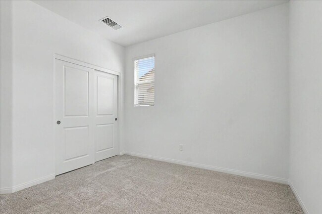 Building Photo - 72 Hornbeck Ln