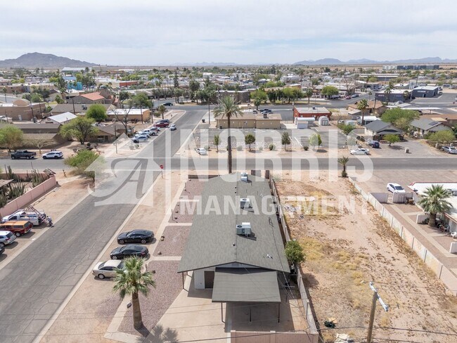 Building Photo - Convenient, Beautifully Updated Space Available Now!