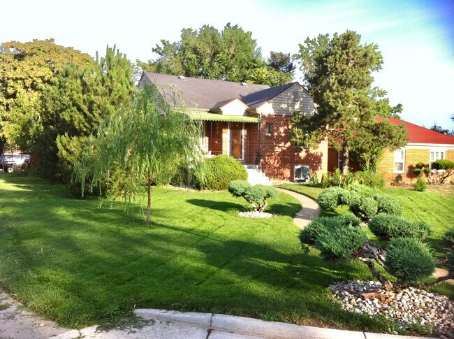 Primary Photo - 2801 Steele St