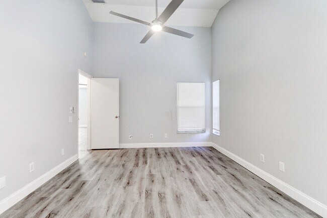 Building Photo - 29806 Morningmist Dr